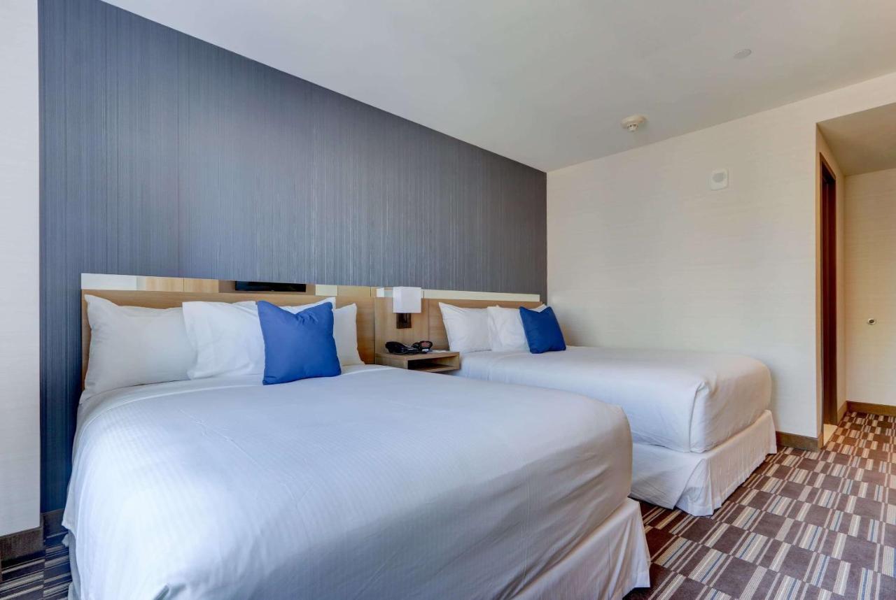 Microtel Inn By Wyndham Long Island City New York Exteriér fotografie