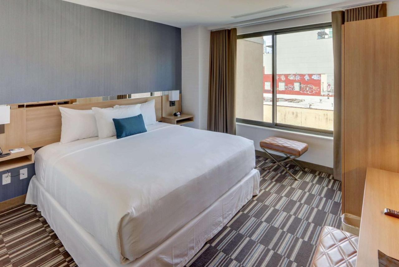 Microtel Inn By Wyndham Long Island City New York Exteriér fotografie