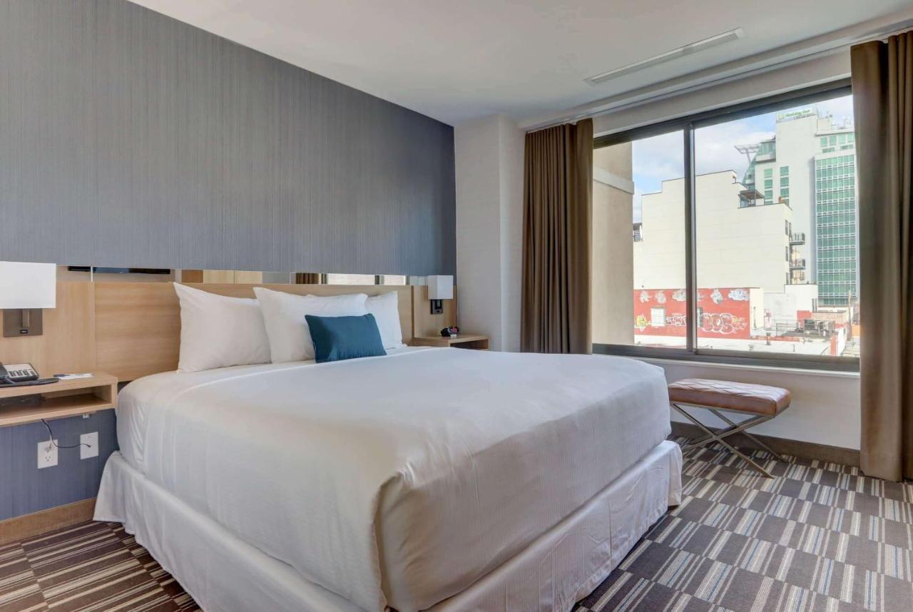 Microtel Inn By Wyndham Long Island City New York Exteriér fotografie