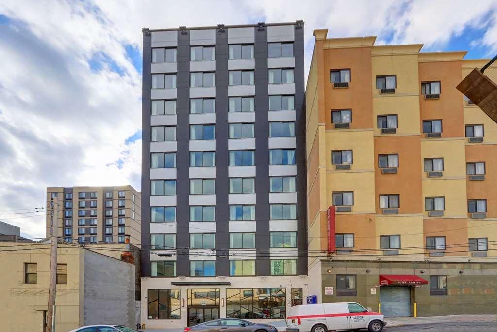 Microtel Inn By Wyndham Long Island City New York Exteriér fotografie