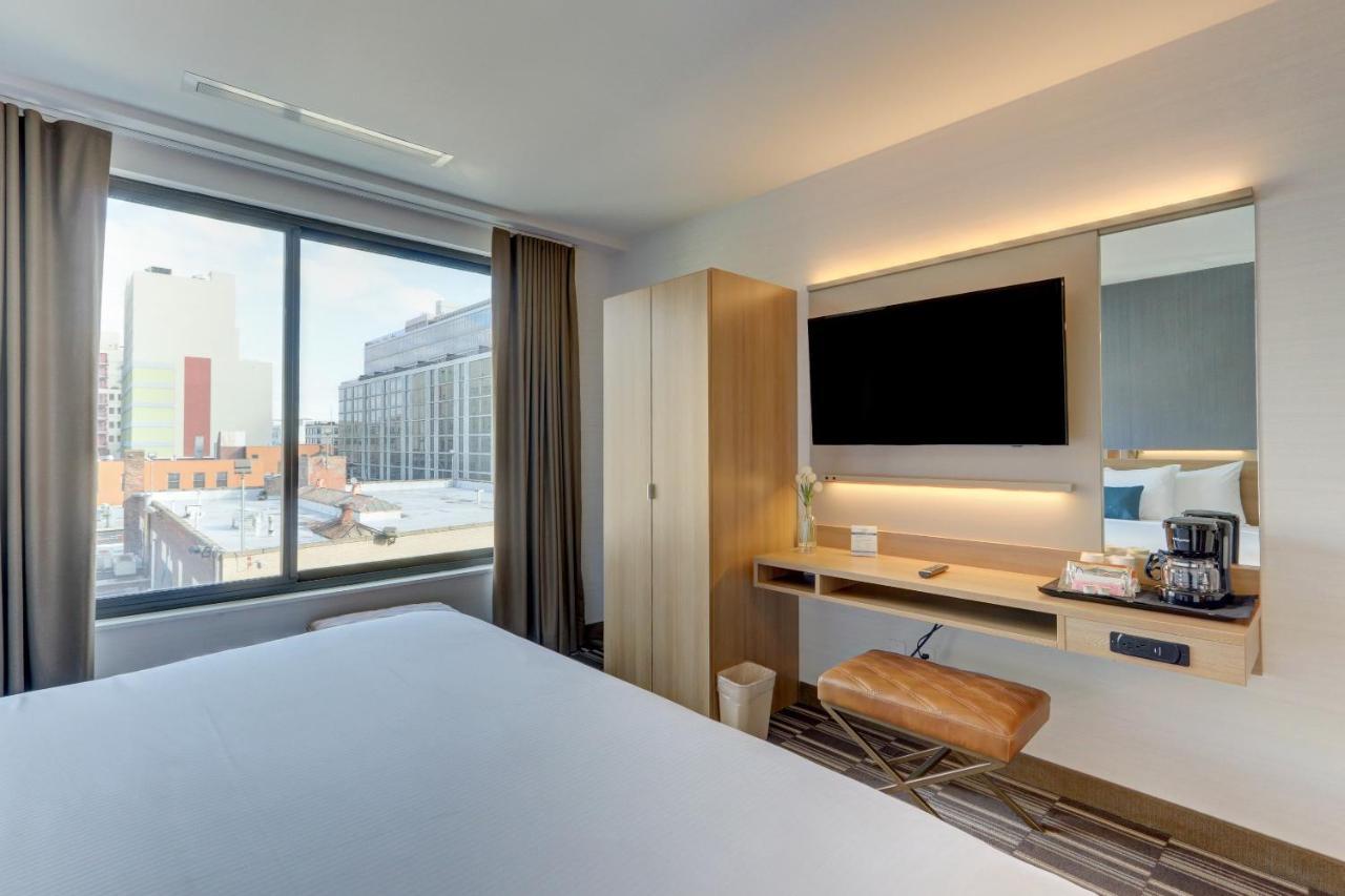Microtel Inn By Wyndham Long Island City New York Exteriér fotografie