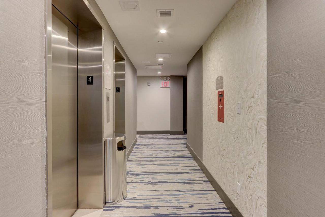 Microtel Inn By Wyndham Long Island City New York Exteriér fotografie