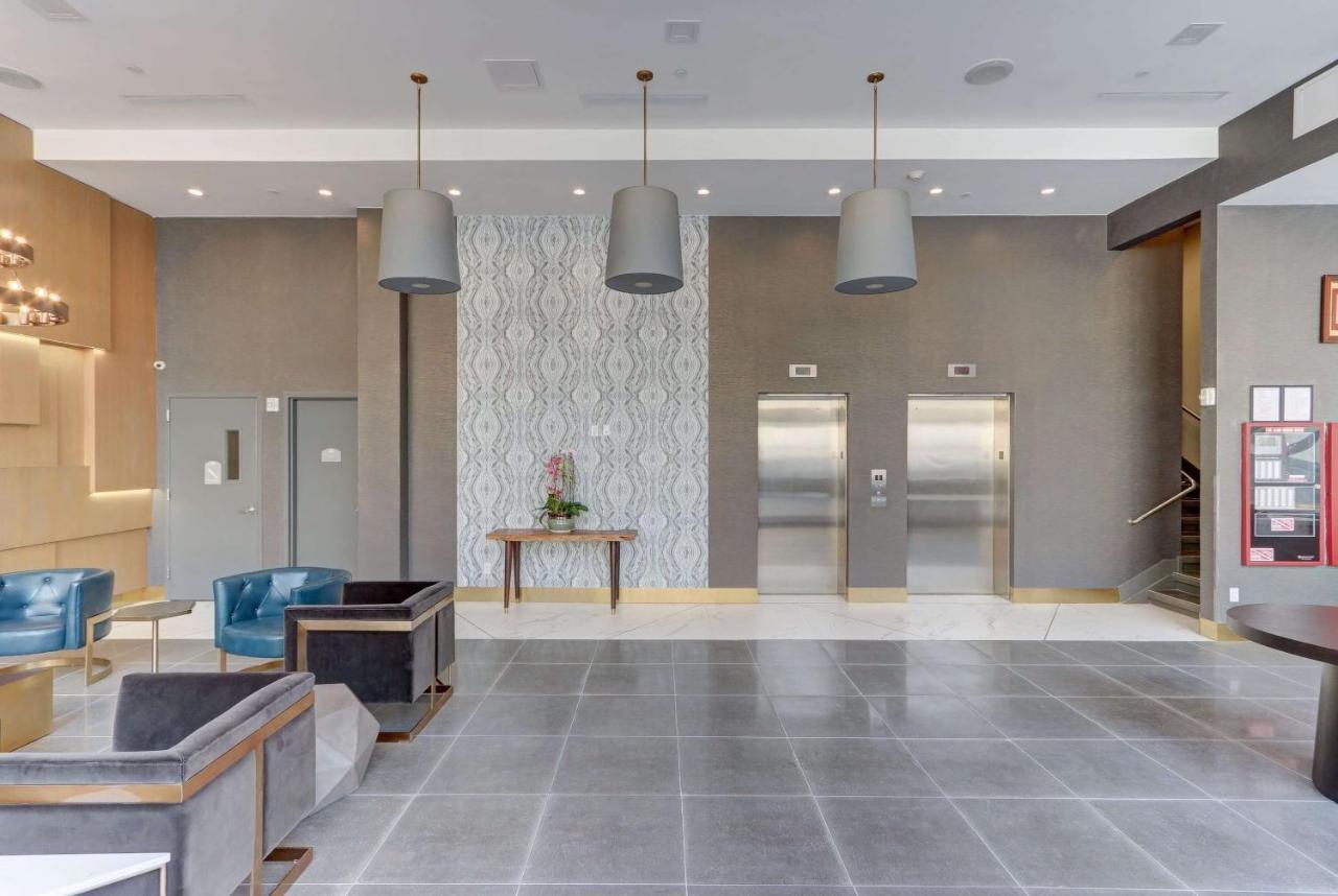 Microtel Inn By Wyndham Long Island City New York Exteriér fotografie