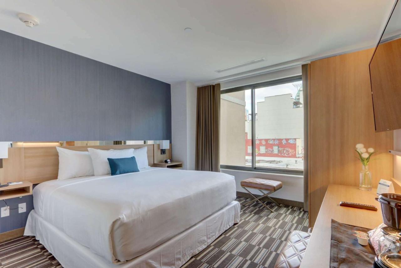 Microtel Inn By Wyndham Long Island City New York Exteriér fotografie