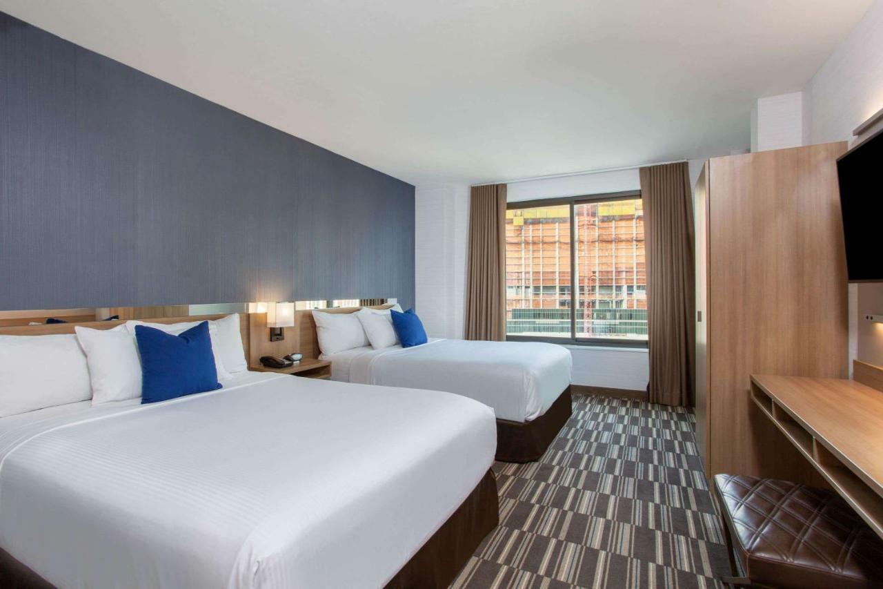 Microtel Inn By Wyndham Long Island City New York Exteriér fotografie