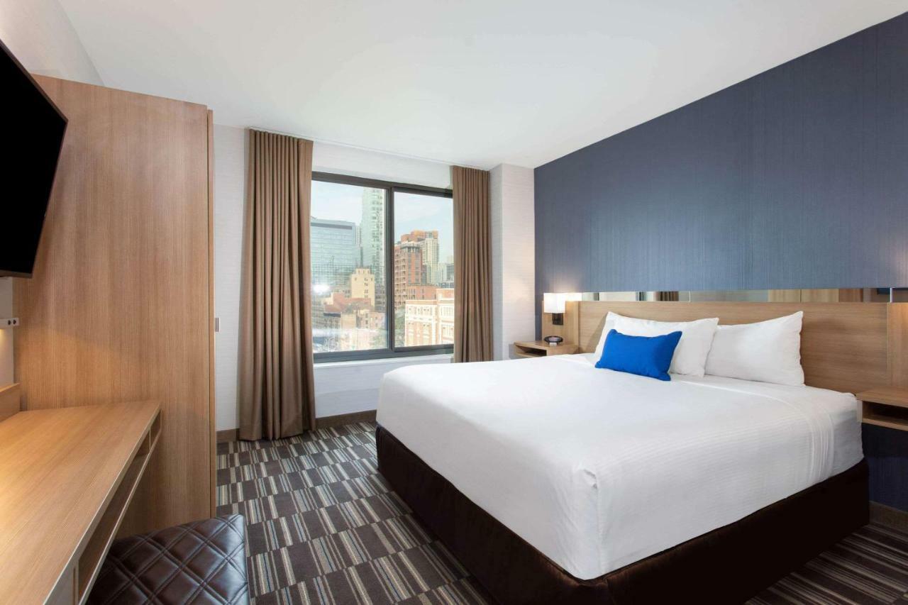Microtel Inn By Wyndham Long Island City New York Exteriér fotografie