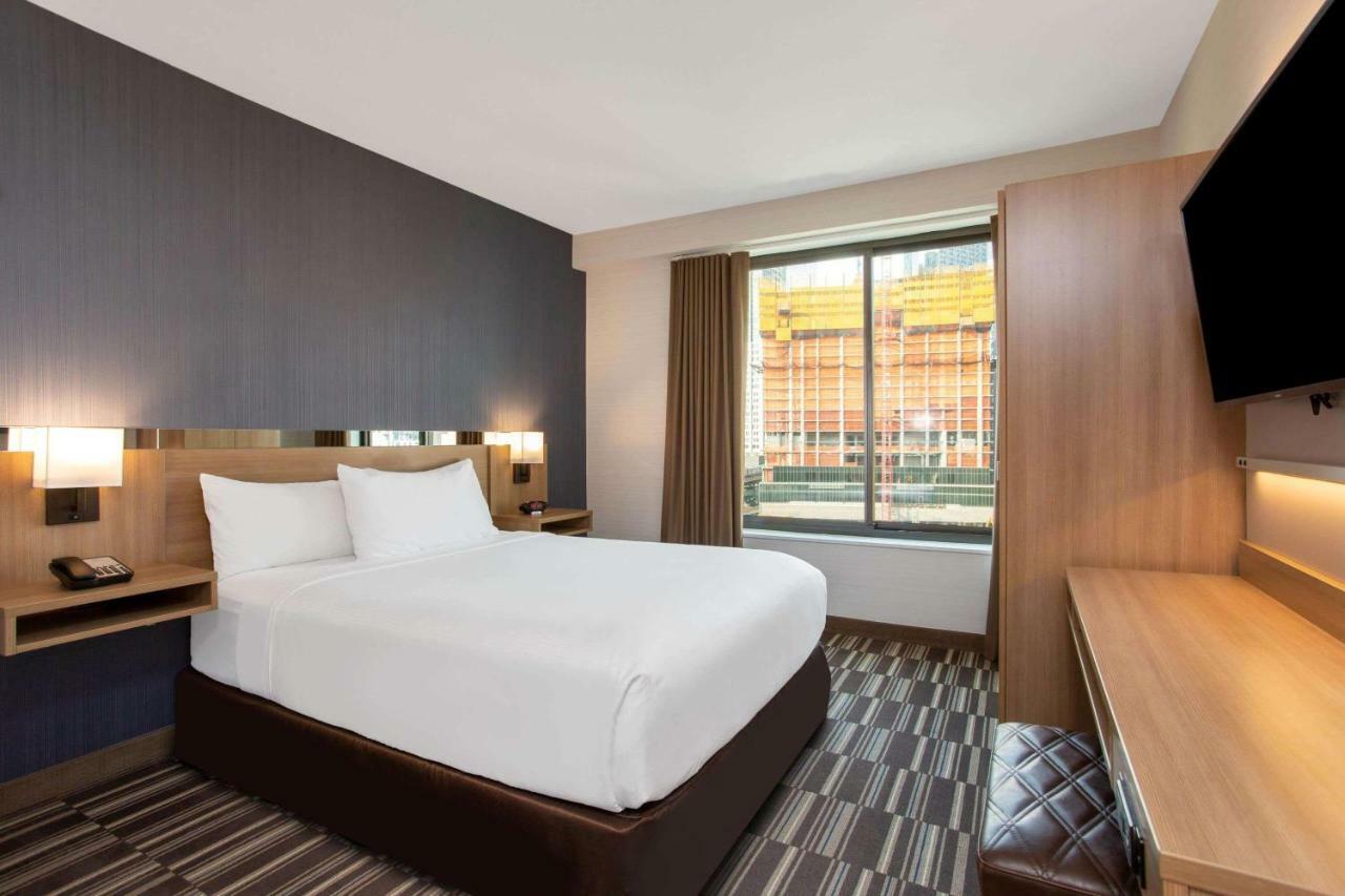 Microtel Inn By Wyndham Long Island City New York Exteriér fotografie
