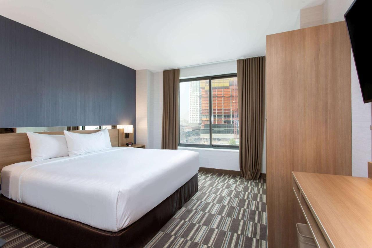 Microtel Inn By Wyndham Long Island City New York Exteriér fotografie
